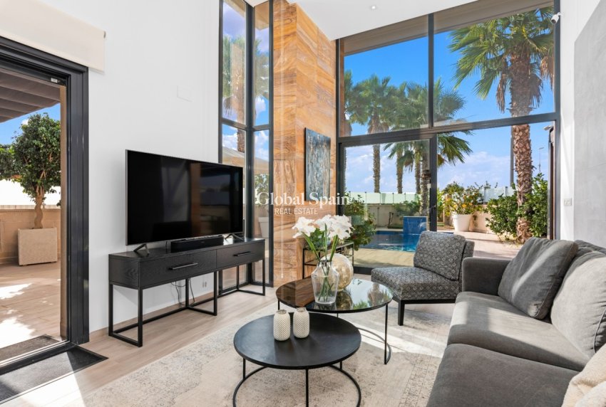 Wederverkoop - VILLA -
CABO ROIG - Costa Blanca