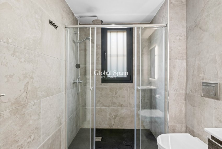 Wederverkoop - VILLA -
CABO ROIG - Costa Blanca