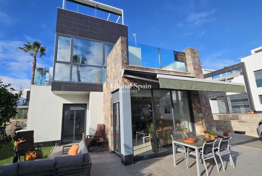 Wederverkoop - VILLA -
CABO ROIG - Costa Blanca