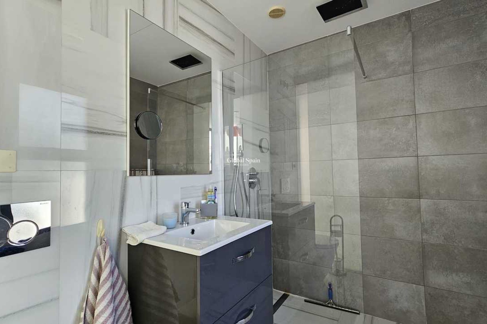 Wederverkoop - VILLA -
CABO ROIG - Costa Blanca