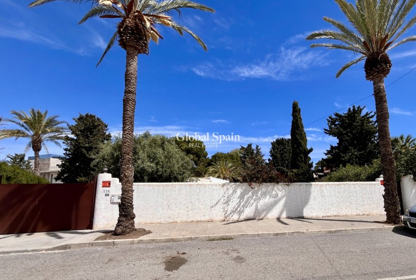 Wederverkoop - VILLA -
CABO ROIG - Costa Blanca