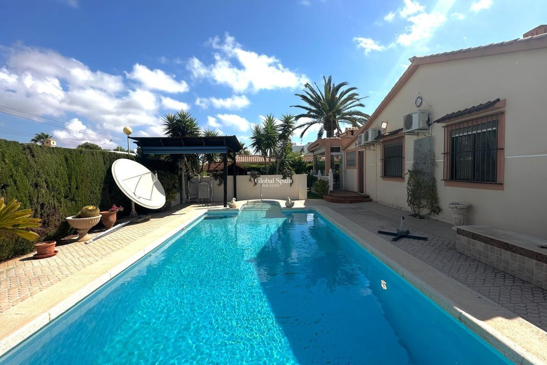 Wederverkoop - VILLA -
CABO ROIG - Costa Blanca