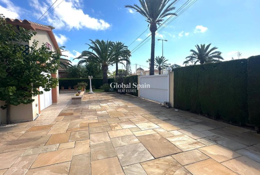 Wederverkoop - VILLA -
CABO ROIG - Costa Blanca