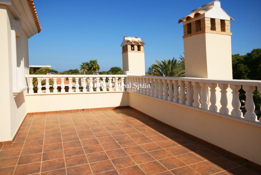 Wederverkoop - VILLA -
CABO ROIG - Costa Blanca