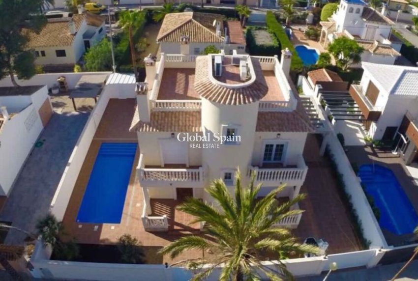 Wederverkoop - VILLA -
CABO ROIG - Costa Blanca