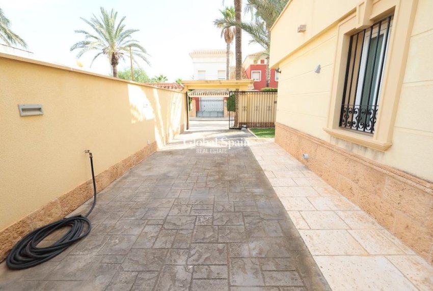 Wederverkoop - VILLA -
CABO ROIG - Costa Blanca