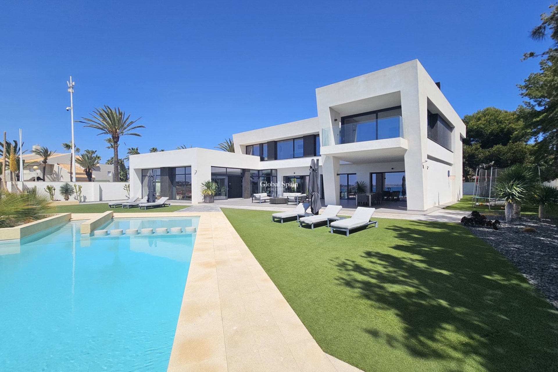 Wederverkoop - VILLA -
CABO ROIG - Costa Blanca