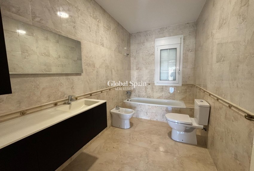 Wederverkoop - VILLA -
CABO ROIG - Costa Blanca