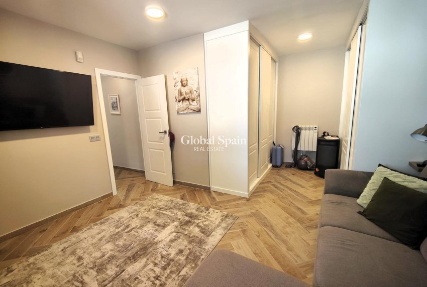 Wederverkoop - VILLA -
CABO ROIG - Costa Blanca