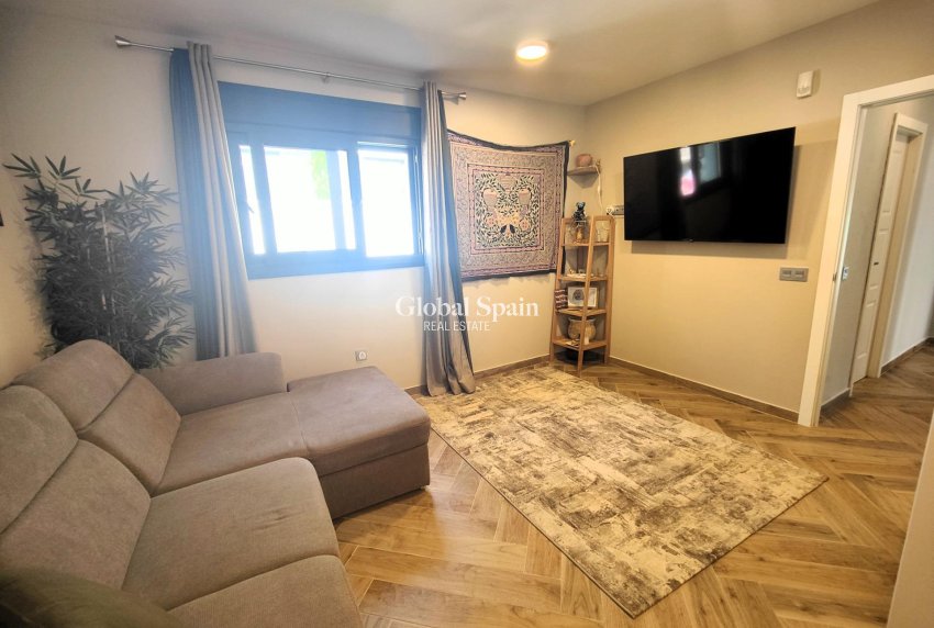 Wederverkoop - VILLA -
CABO ROIG - Costa Blanca