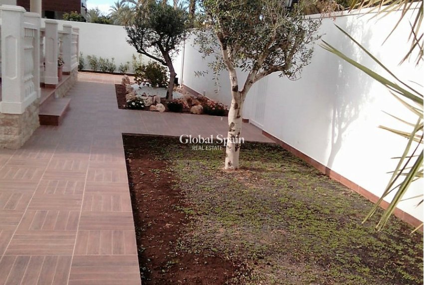 Wederverkoop - VILLA -
CABO ROIG - Costa Blanca