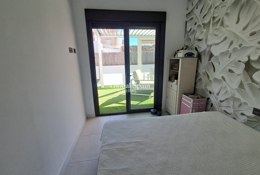 Wederverkoop - VILLA -
CABO ROIG - Costa Blanca