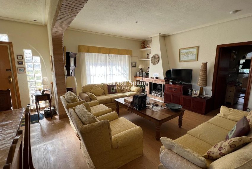 Wederverkoop - VILLA -
CABO ROIG - Costa Blanca