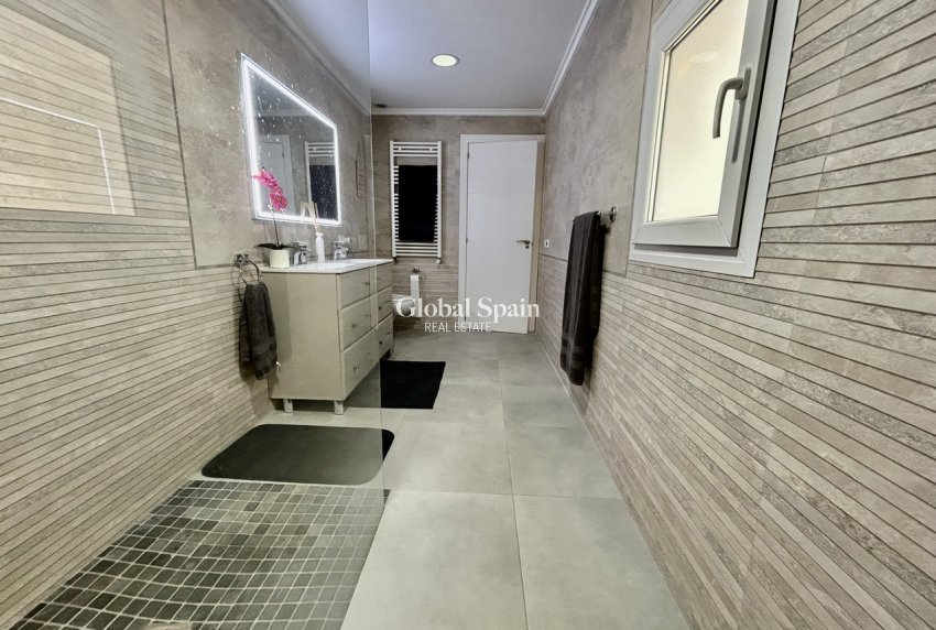 Wederverkoop - VILLA -
CABO ROIG - Costa Blanca