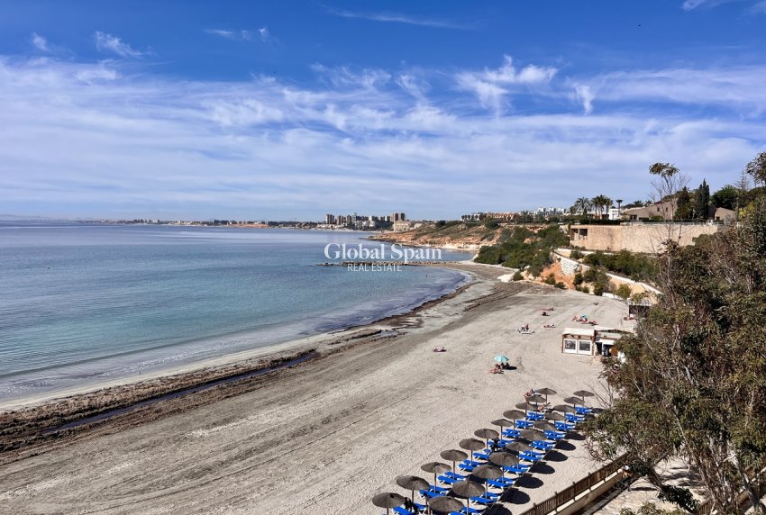 Wederverkoop - VILLA -
CABO ROIG - Costa Blanca
