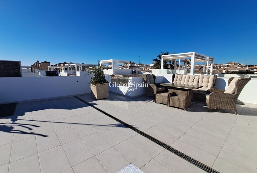 Wederverkoop - VILLA -
CABO ROIG - Costa Blanca