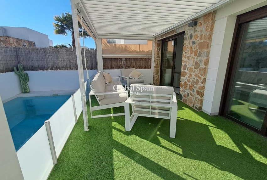Wederverkoop - VILLA -
CABO ROIG - Costa Blanca