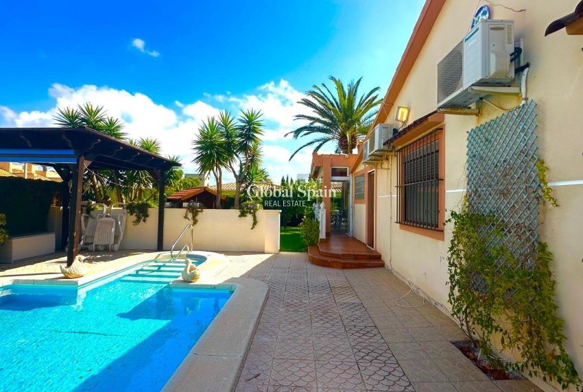 Wederverkoop - VILLA -
CABO ROIG - Costa Blanca