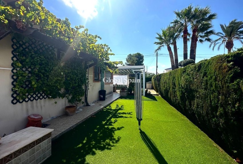 Wederverkoop - VILLA -
CABO ROIG - Costa Blanca