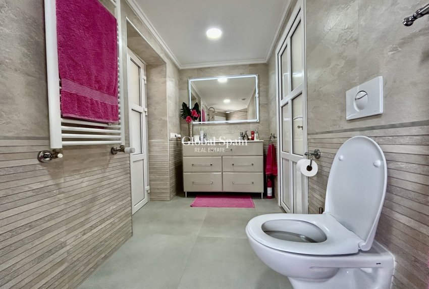 Wederverkoop - VILLA -
CABO ROIG - Costa Blanca