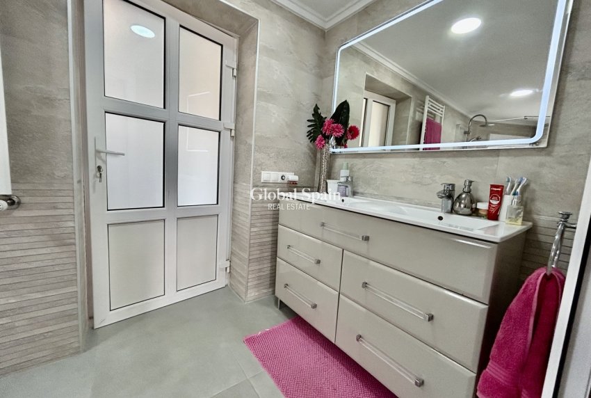 Wederverkoop - VILLA -
CABO ROIG - Costa Blanca