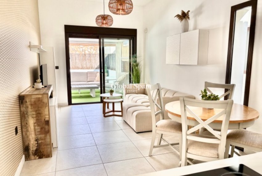 Wederverkoop - VILLA -
CABO ROIG - Costa Blanca