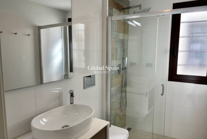 Wederverkoop - VILLA -
CABO ROIG - Costa Blanca