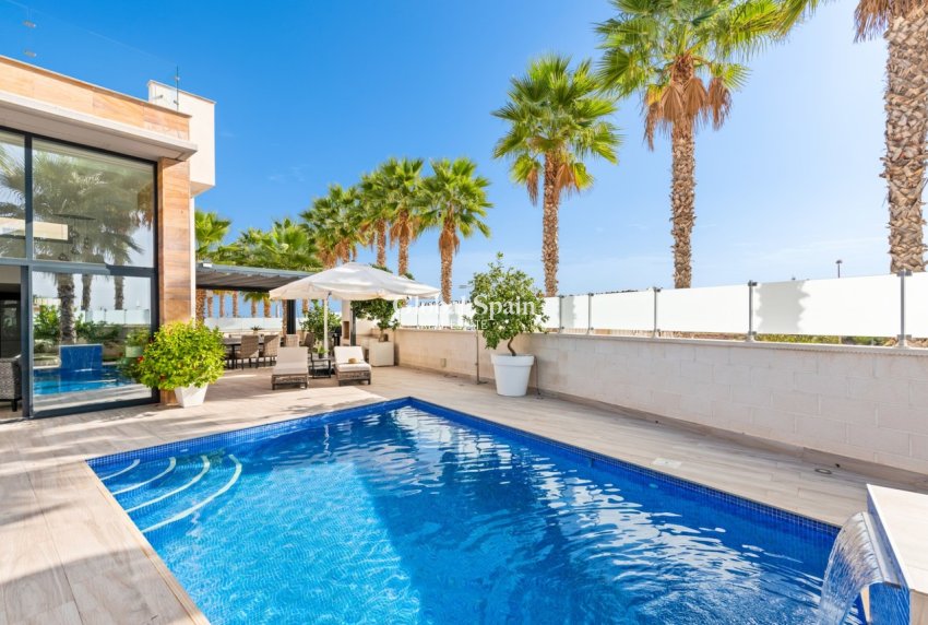 Wederverkoop - VILLA -
CABO ROIG - Costa Blanca