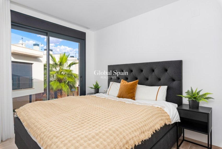 Wederverkoop - VILLA -
CABO ROIG - Costa Blanca