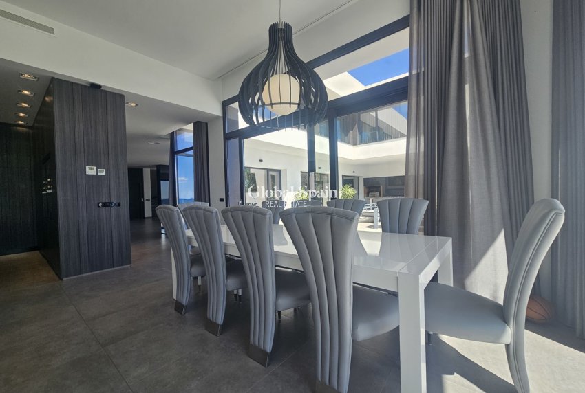 Wederverkoop - VILLA -
CABO ROIG - Costa Blanca