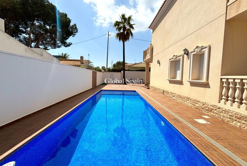Wederverkoop - VILLA -
CABO ROIG - Costa Blanca