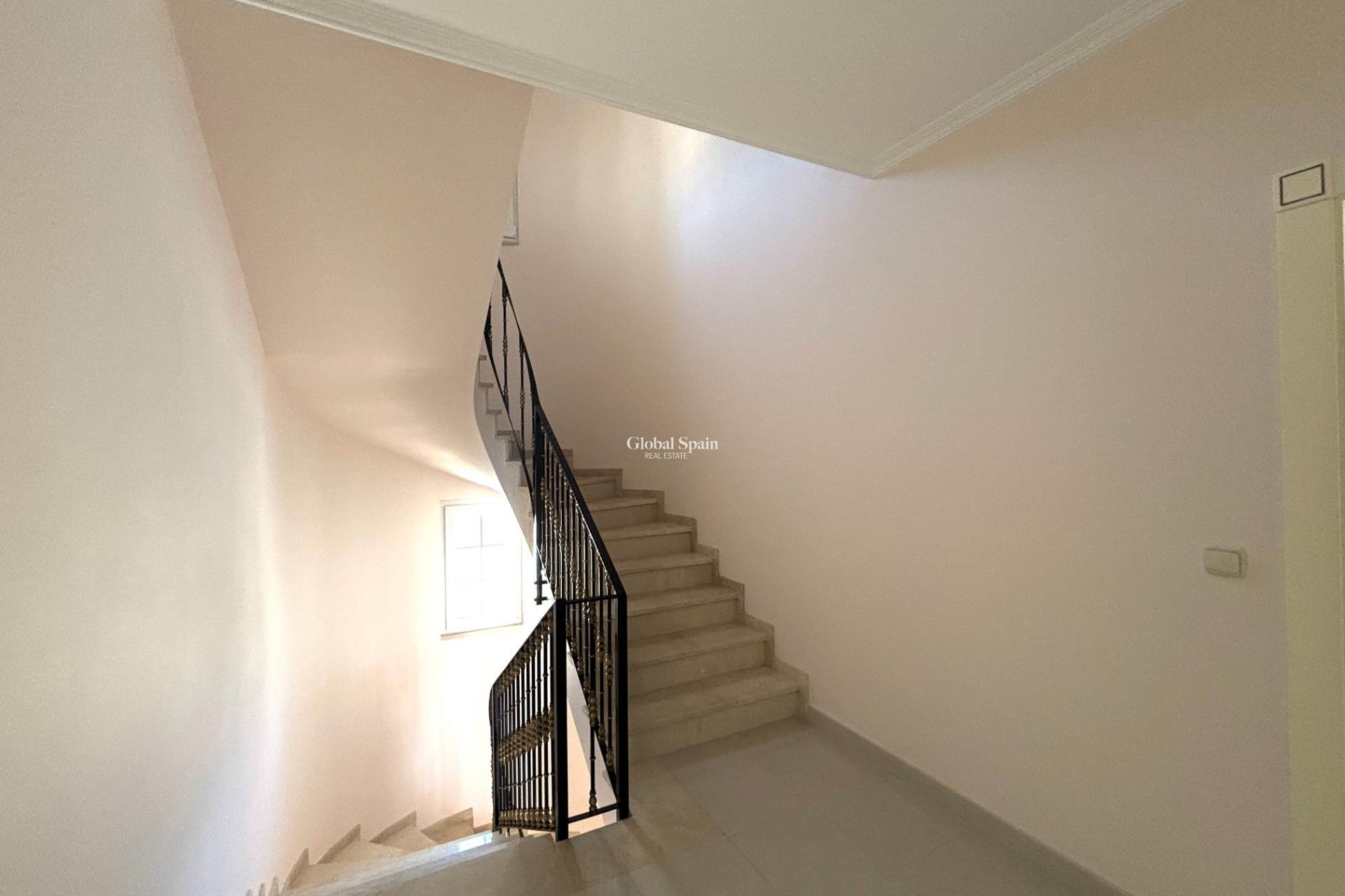 Wederverkoop - VILLA -
CABO ROIG - Costa Blanca