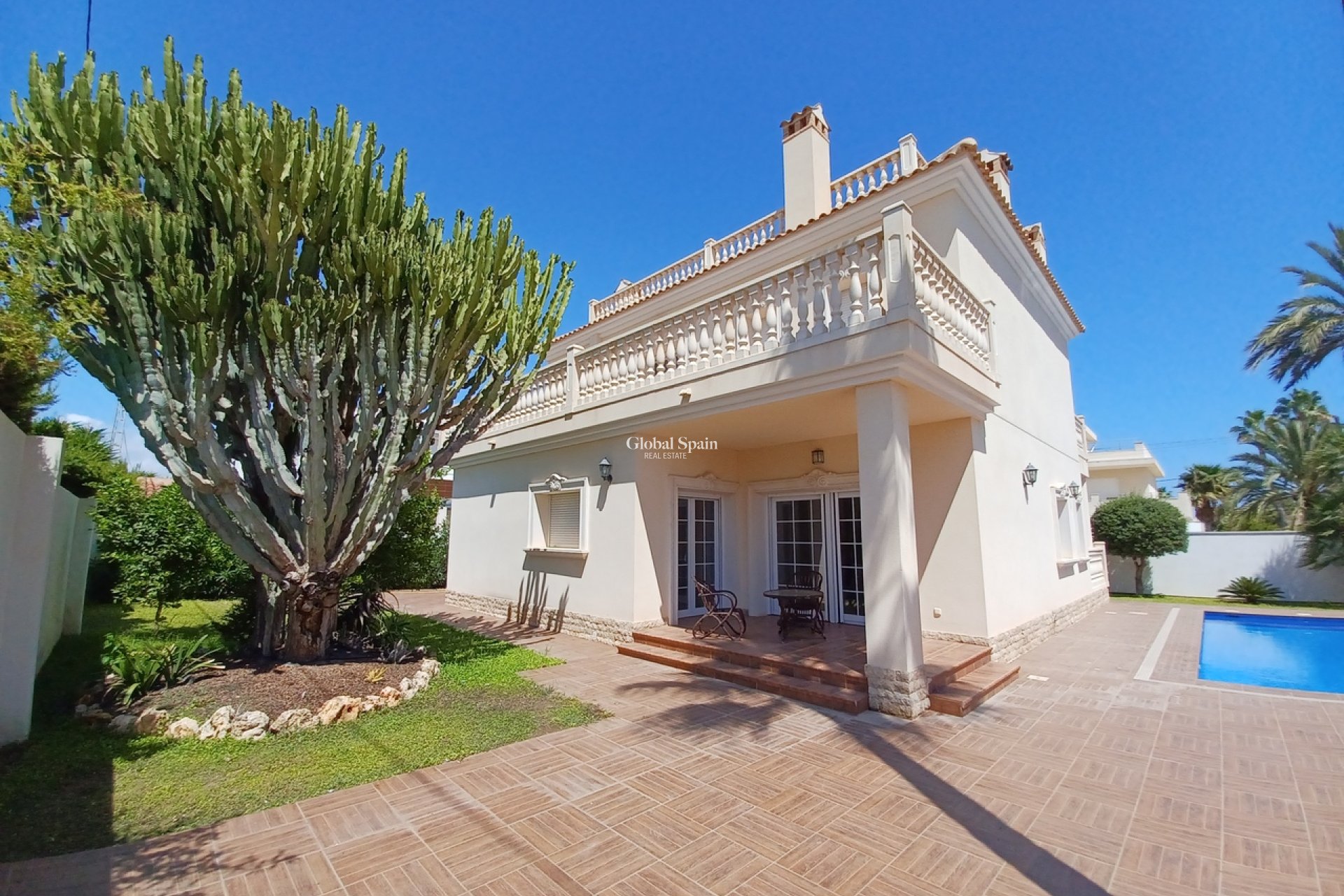 Wederverkoop - VILLA -
CABO ROIG - Costa Blanca