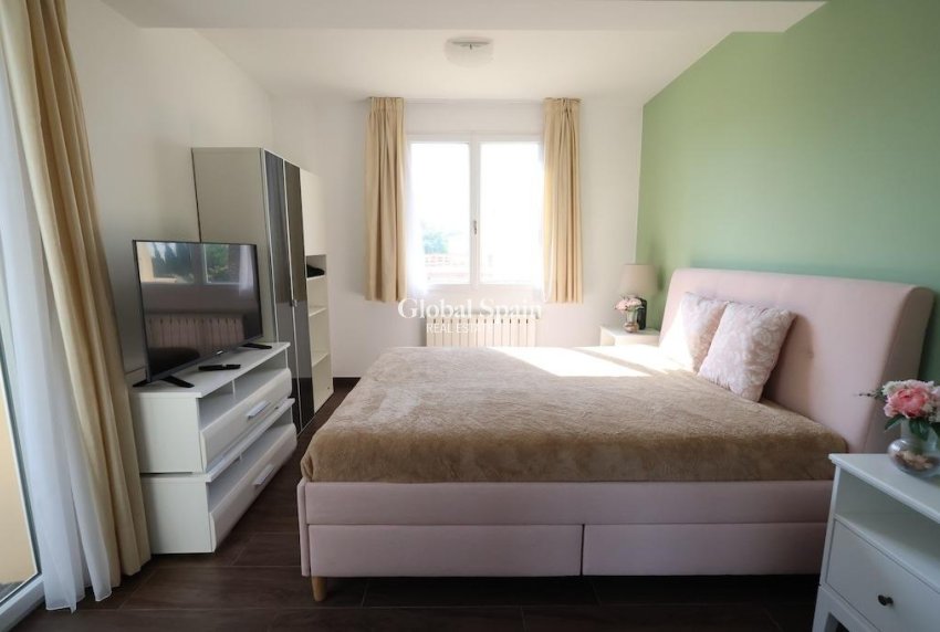 Wederverkoop - VILLA -
CABO ROIG - Costa Blanca