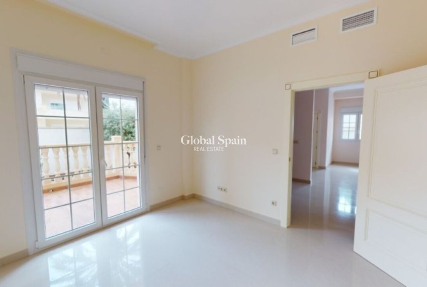 Wederverkoop - VILLA -
CABO ROIG - Costa Blanca