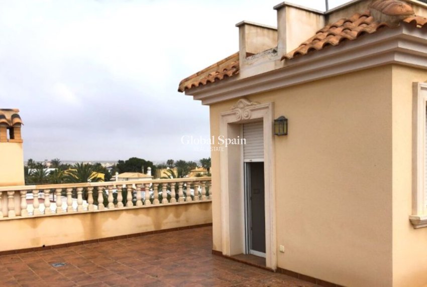 Wederverkoop - VILLA -
CABO ROIG - Costa Blanca