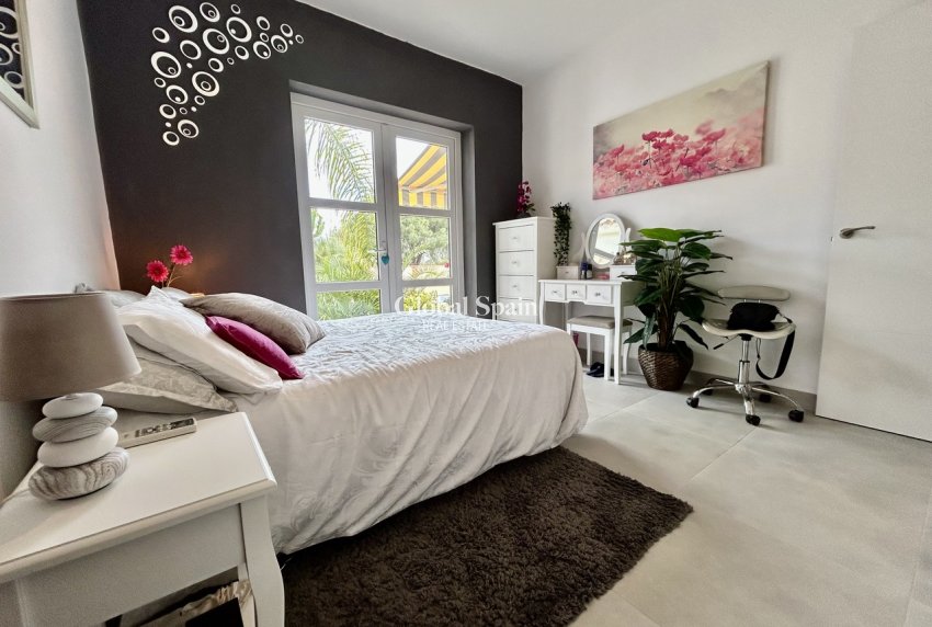Wederverkoop - VILLA -
CABO ROIG - Costa Blanca