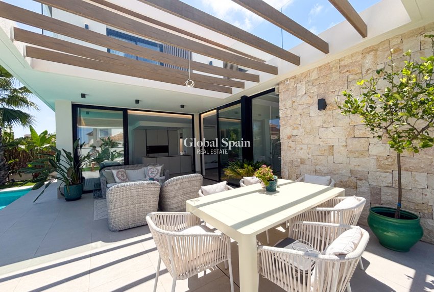 Wederverkoop - VILLA -
CABO ROIG - Costa Blanca