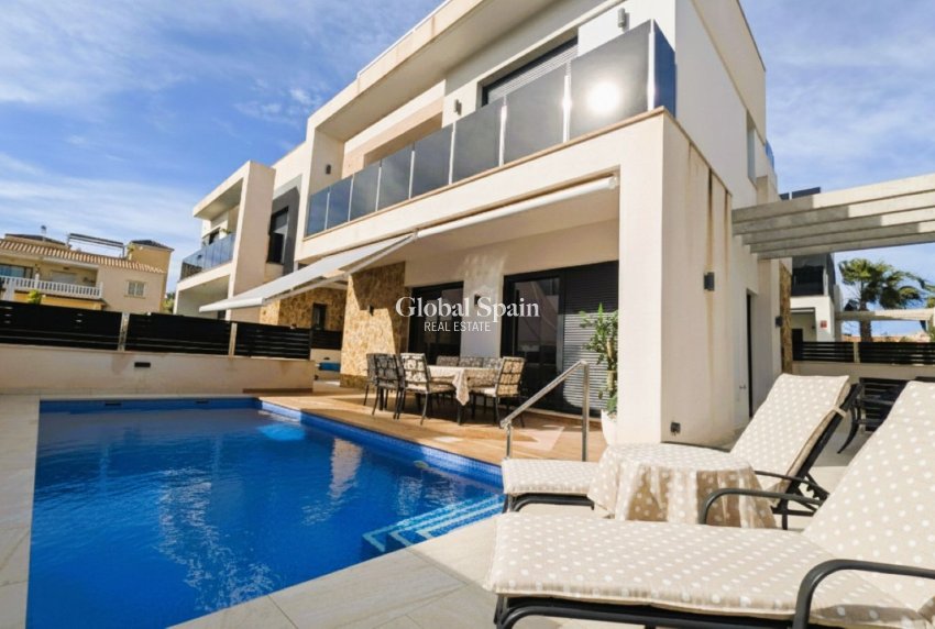 Wederverkoop - VILLA -
CABO ROIG - Costa Blanca