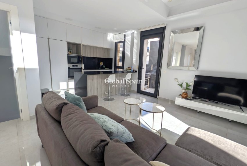Wederverkoop - VILLA -
CABO ROIG - Costa Blanca