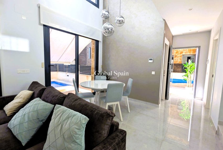 Wederverkoop - VILLA -
CABO ROIG - Costa Blanca