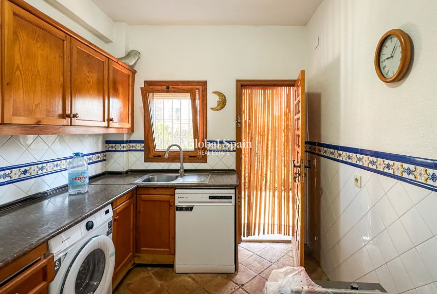 Wederverkoop - VILLA -
CABO ROIG - Costa Blanca