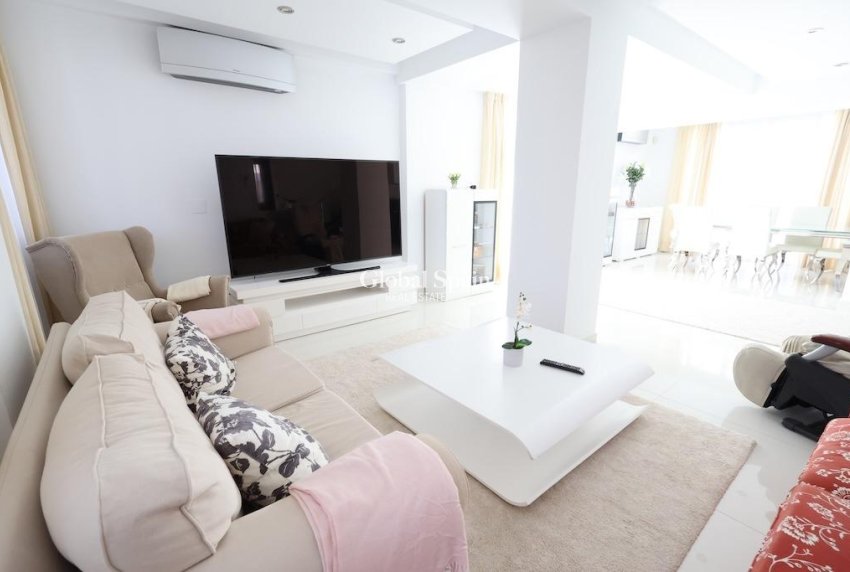 Wederverkoop - VILLA -
CABO ROIG - Costa Blanca