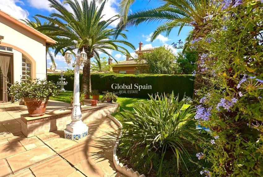 Wederverkoop - VILLA -
CABO ROIG - Costa Blanca