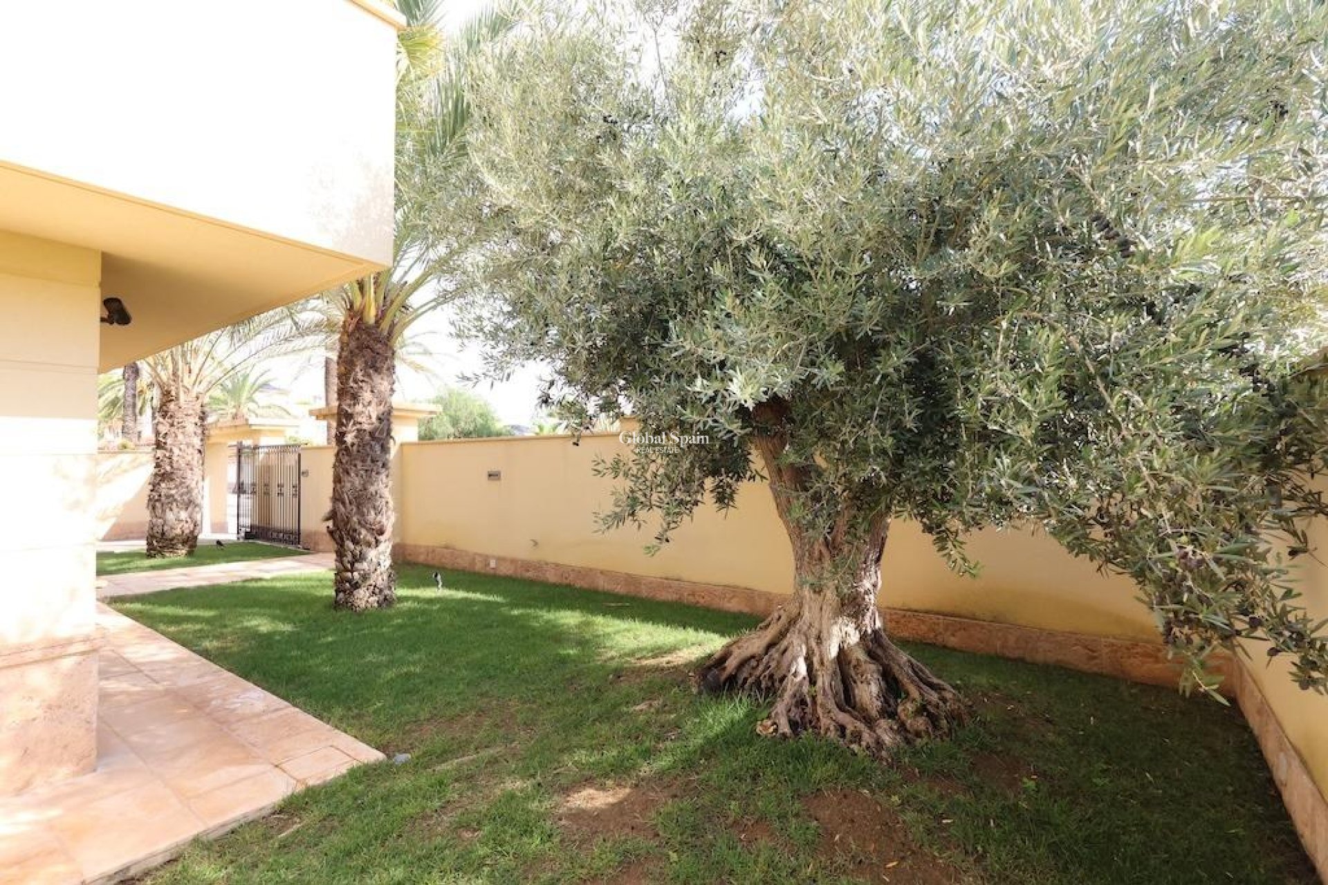 Wederverkoop - VILLA -
CABO ROIG - Costa Blanca