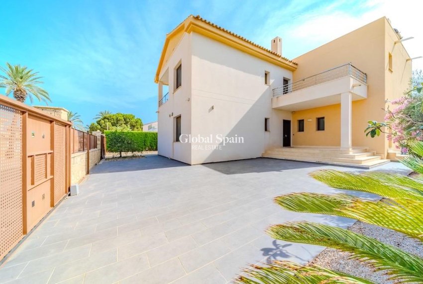 Wederverkoop - Villa -
CABO ROIG - Costa blanca