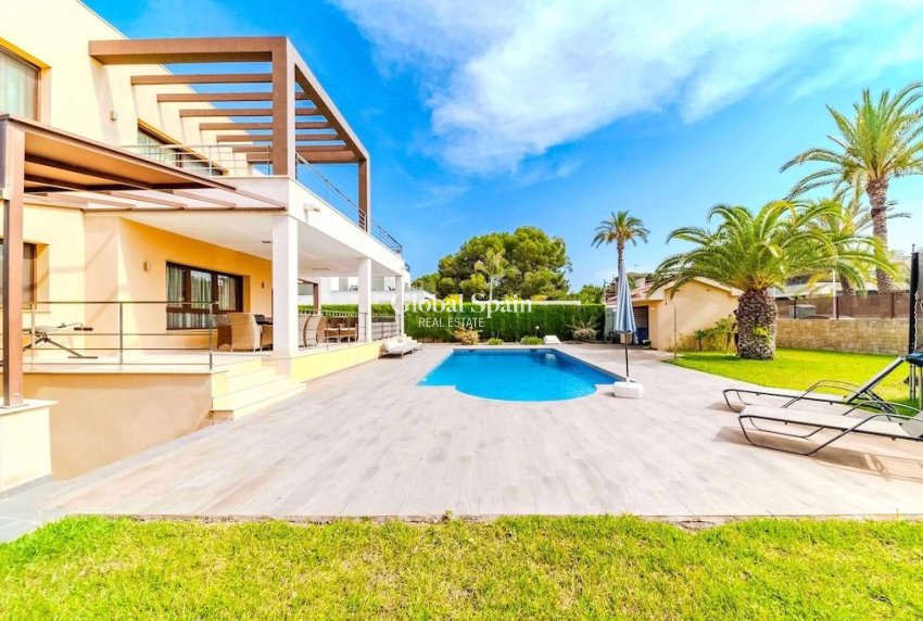 Wederverkoop - Villa -
CABO ROIG - Costa blanca
