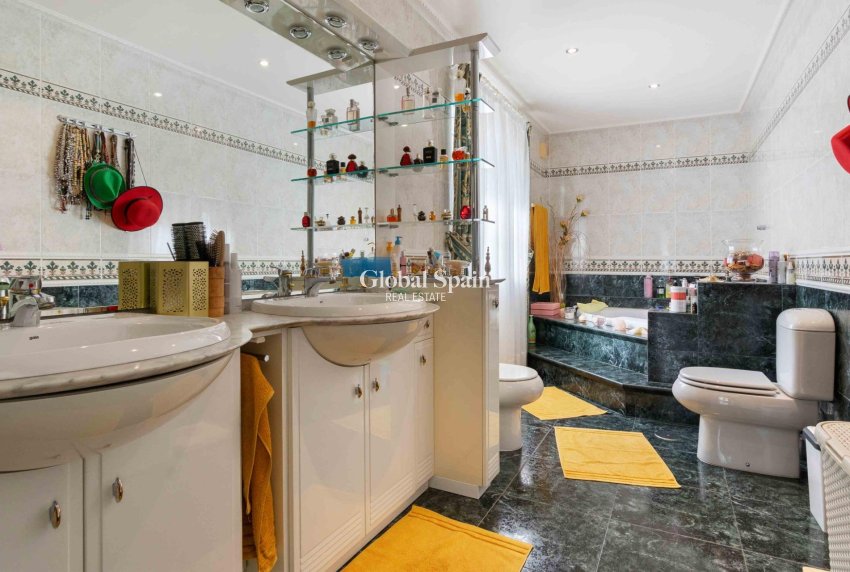 Wederverkoop - VILLA -
CABO ROIG - MUY CERCA DE LA PLAYA