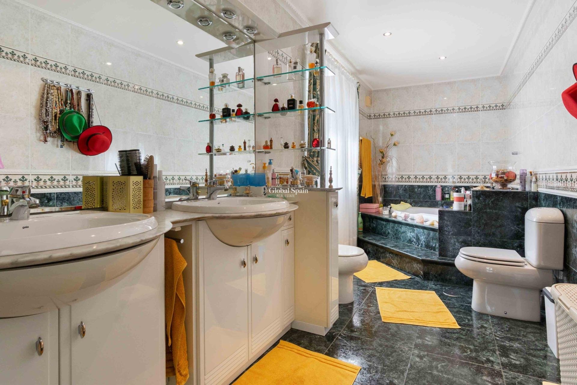 Wederverkoop - VILLA -
CABO ROIG - MUY CERCA DE LA PLAYA