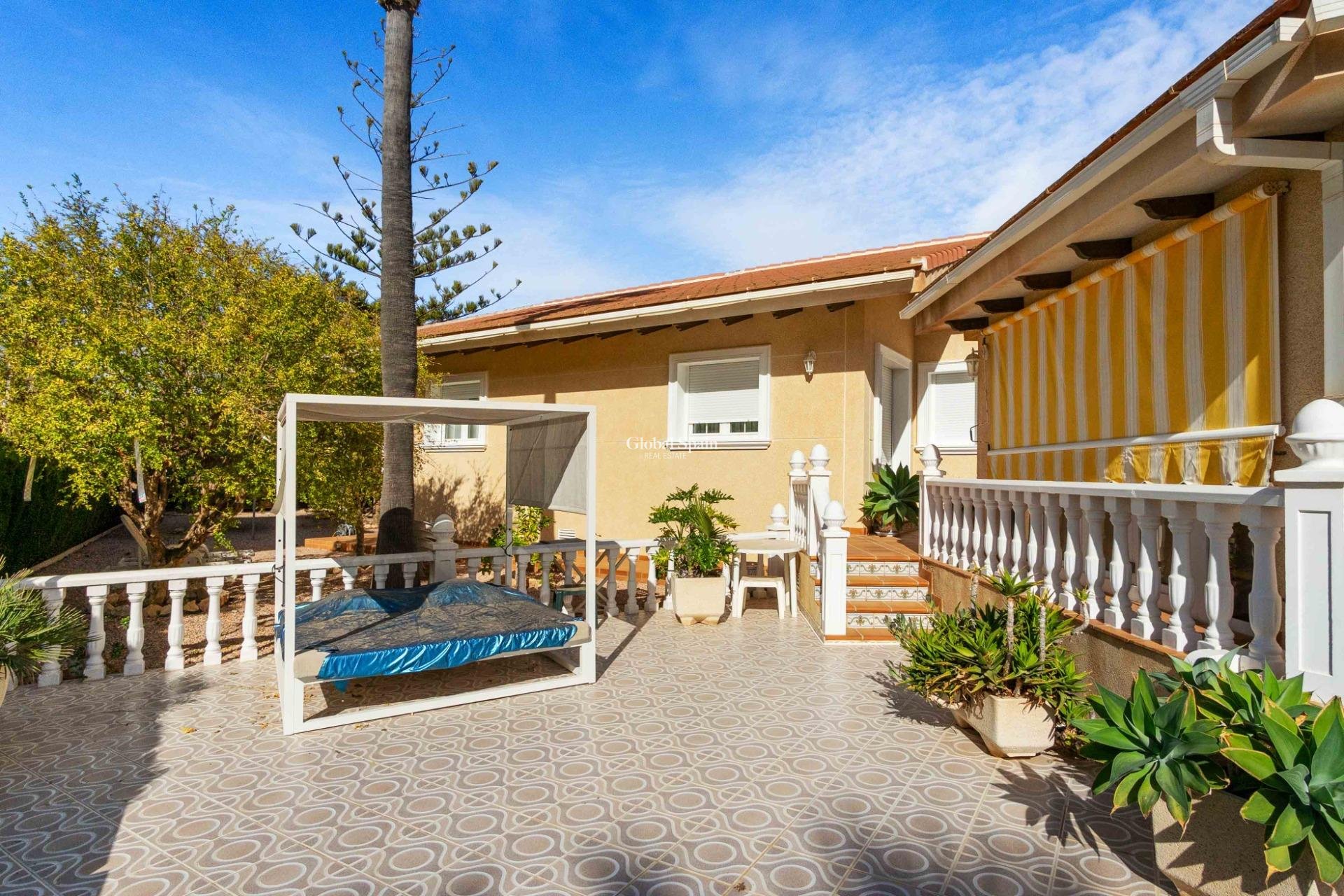 Wederverkoop - VILLA -
CABO ROIG - MUY CERCA DE LA PLAYA